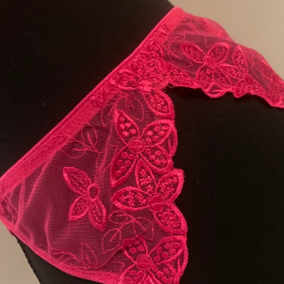{2/$40} Vintage La SENZA Set, Fuchsia Bra & Garter - Picture 7 of 12